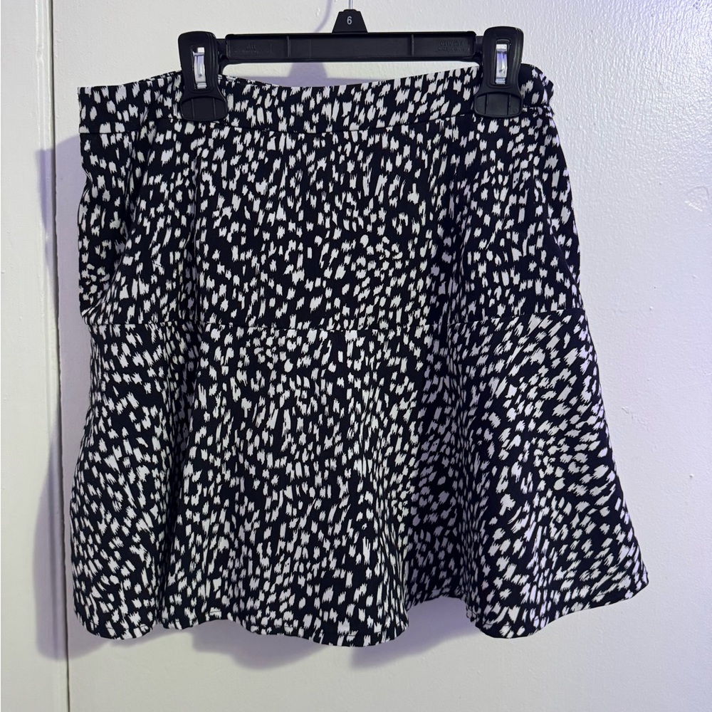 Pink Lily Black and White Skort